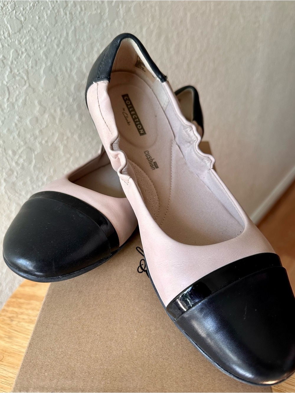 Collection by Clarks Black and Blush Cap-Toe Flats - 10M